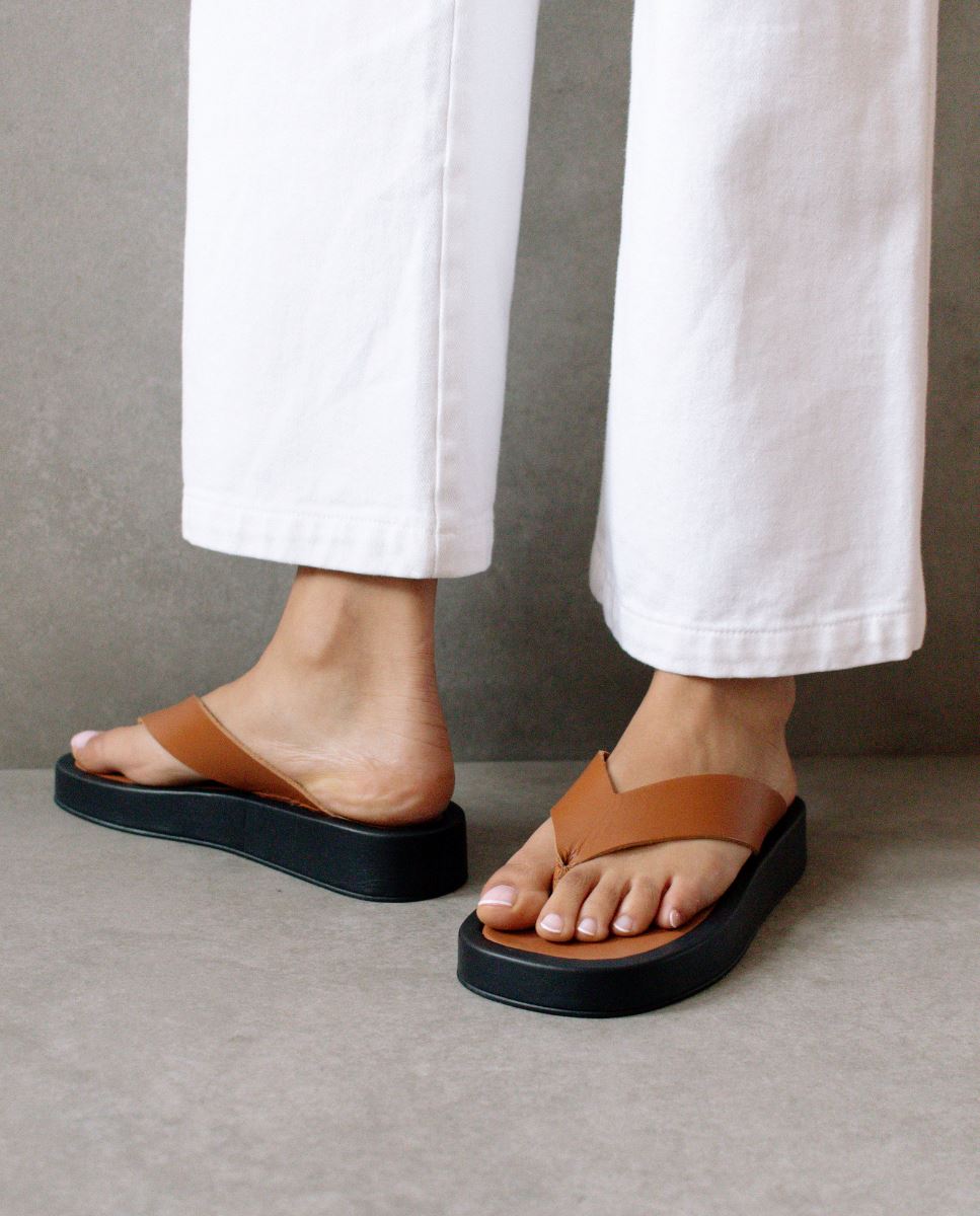 Overcast Slide Thong - Tan
