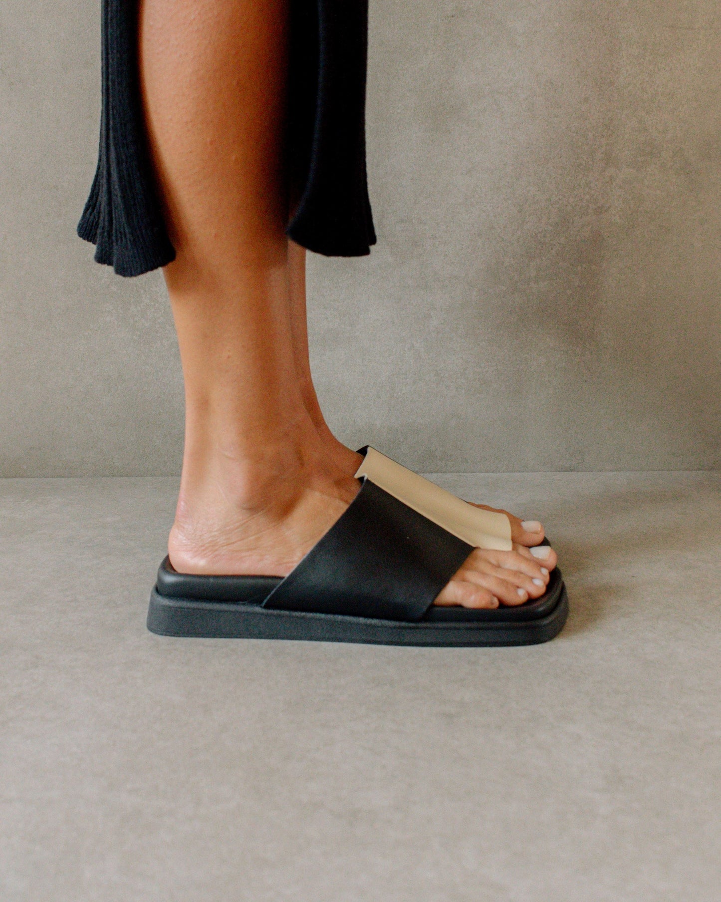 Toe Ring Flop Bicolour - Black/Ivory